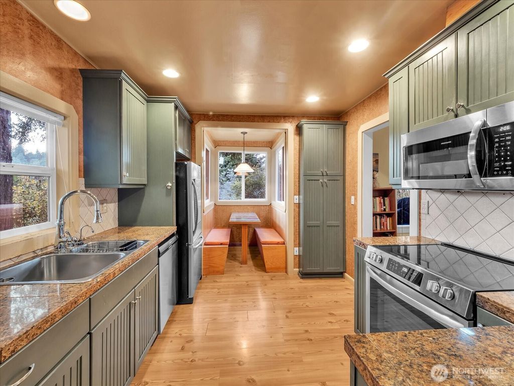 Photo of 10314 20th Avenue NE, Seattle, WA 98125 (MLS # 2456266)