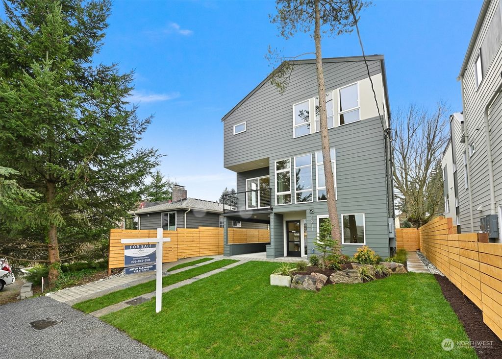 Photo of 1211 NE 97th Street, Seattle, WA 98115 (MLS # 2196348)