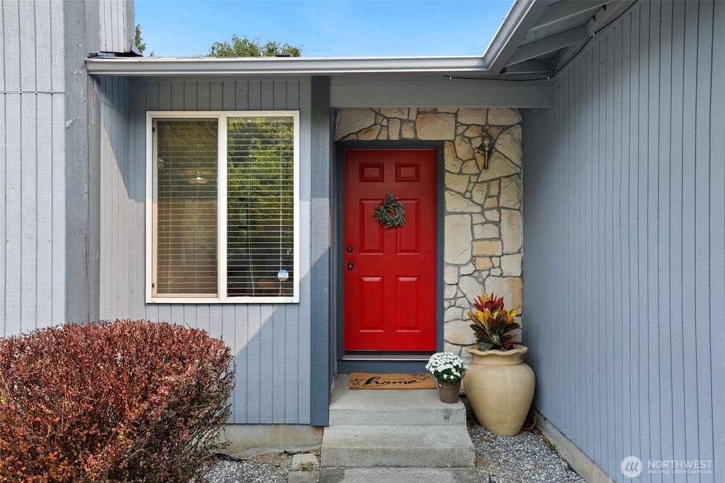 Photo of 12720 SE 318th Way, Auburn, WA 98092 (MLS # 2429726)