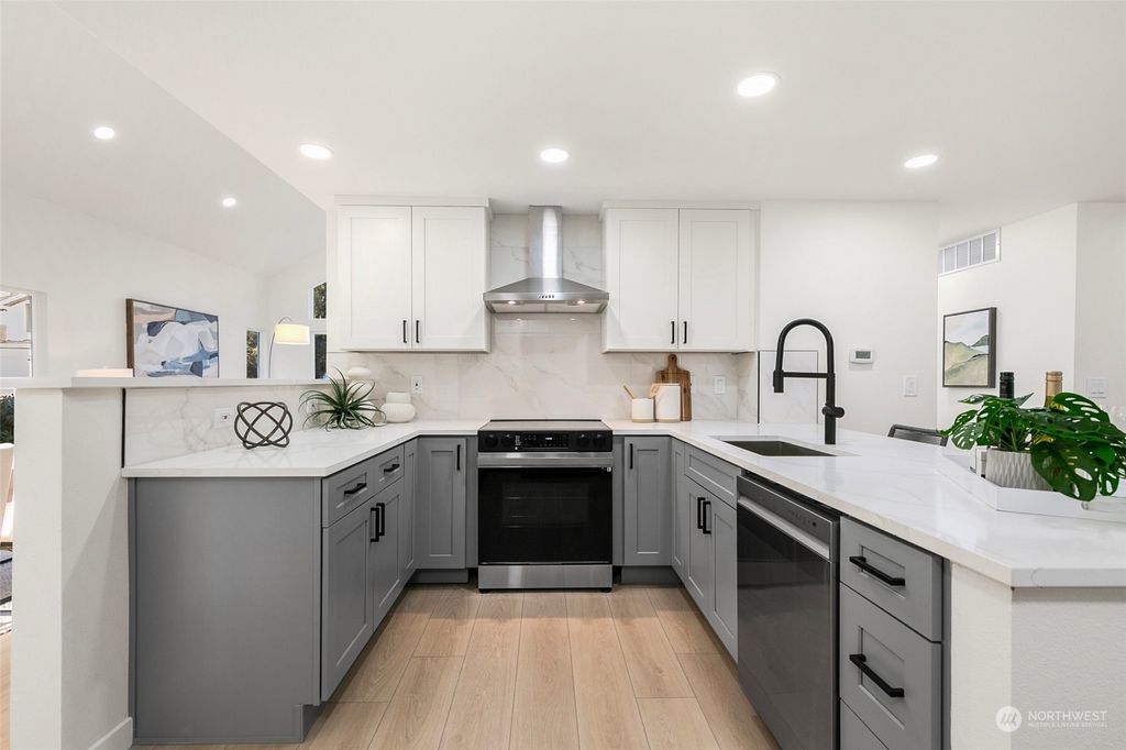 listing image 9367002942315036199