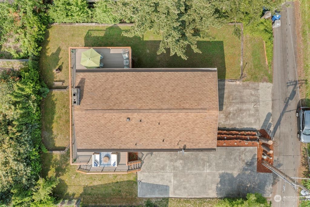 Photo of 2009 NE 28th Street, Renton, WA 98056 (MLS # 2071037)