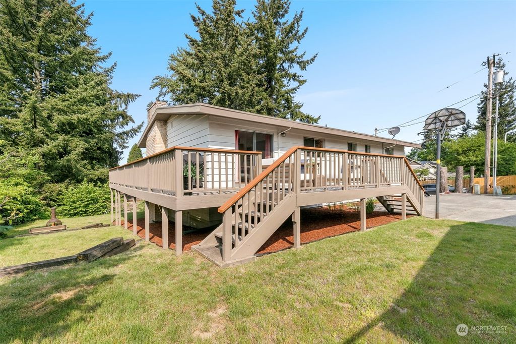 Photo of 2009 NE 28th Street, Renton, WA 98056 (MLS # 2071037)