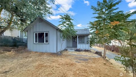 Photo of 38 viewdale Street, Wenatchee, WA 98801 (MLS # 2313368)