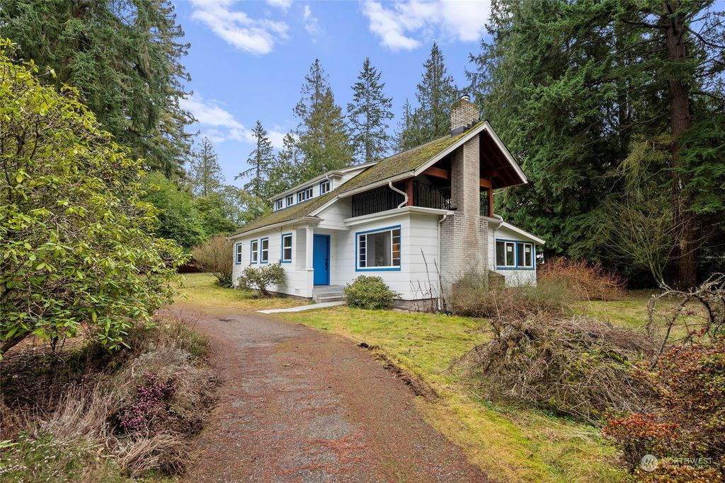 Photo of 825 NW 190th Street Dr, Shoreline, WA 98177 (MLS # 2195643)