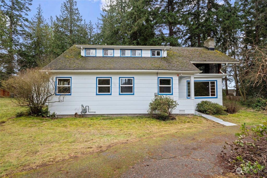 Photo of 825 NW 190th Street Dr, Shoreline, WA 98177 (MLS # 2195643)