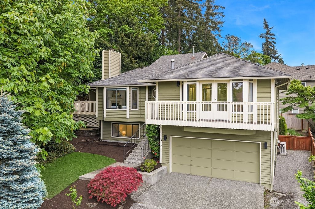 Photo of 11317 SE 77th Place, Newcastle, WA 98056 (MLS # 2512083)