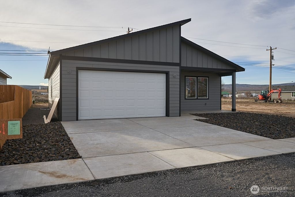 Photo of 721 S Aster Street, Soap Lake, WA 98851 (MLS # 2491093)