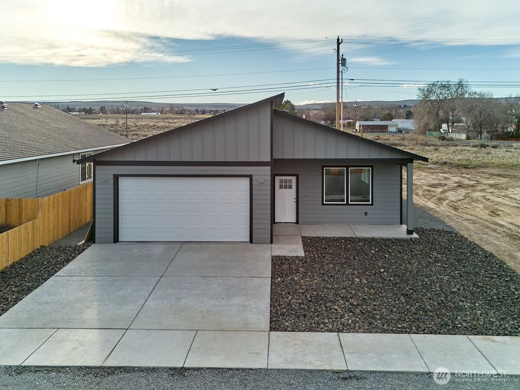 Photo of 721 S Aster Street, Soap Lake, WA 98851 (MLS # 2491093)