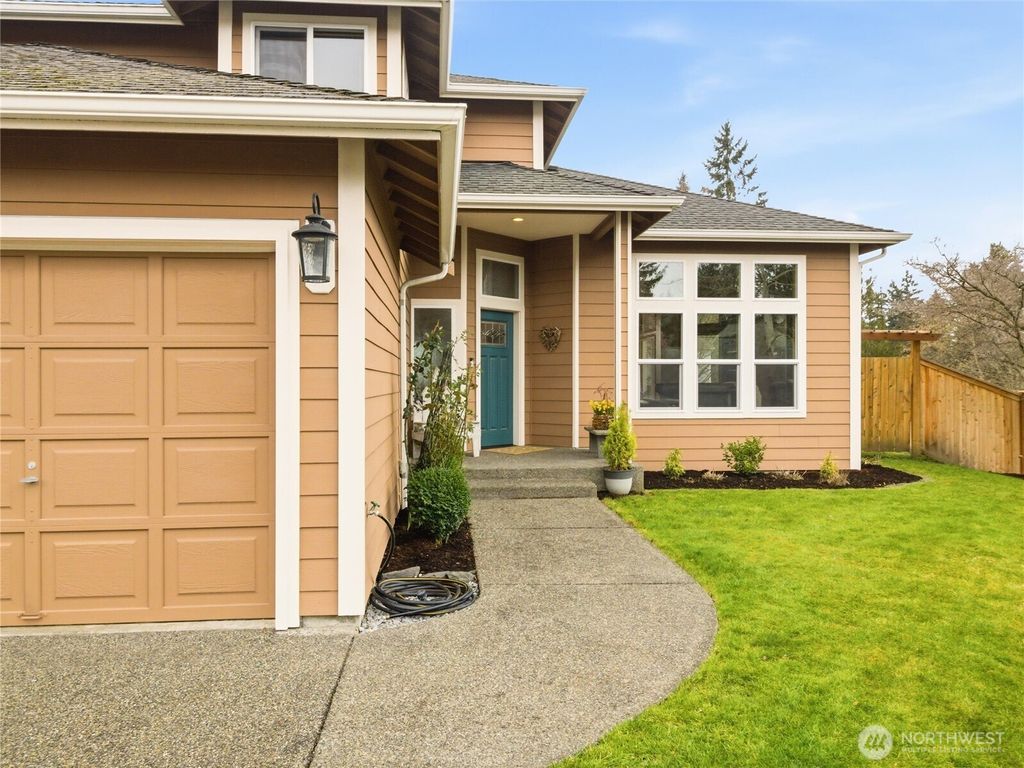 Photo of 13912 108th Avenue Ct E, Puyallup, WA 98374 (MLS # 2484577)