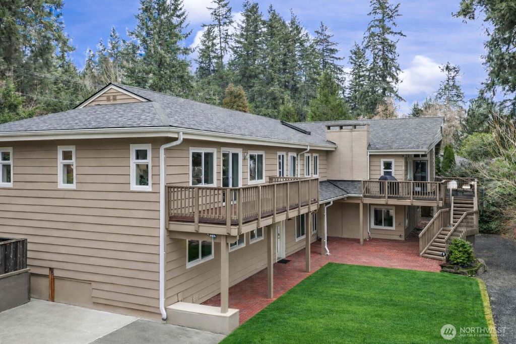 Photo of 16605 SE 34th St St, Bellevue, WA 98008 (MLS # 2481652)