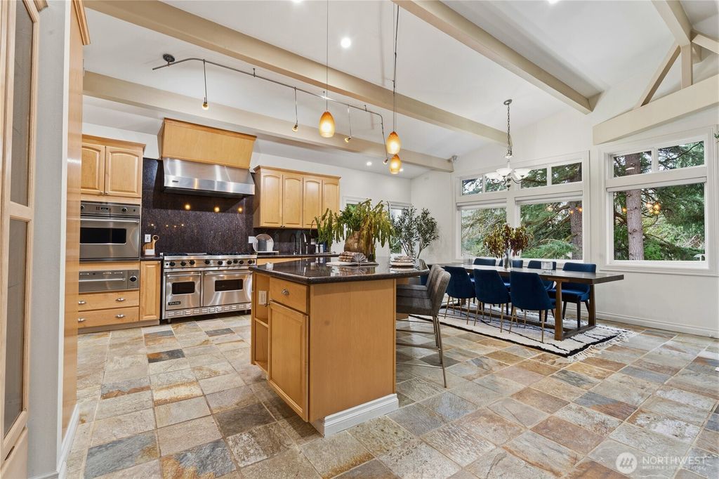 Photo of 16605 SE 34th St St, Bellevue, WA 98008 (MLS # 2481652)