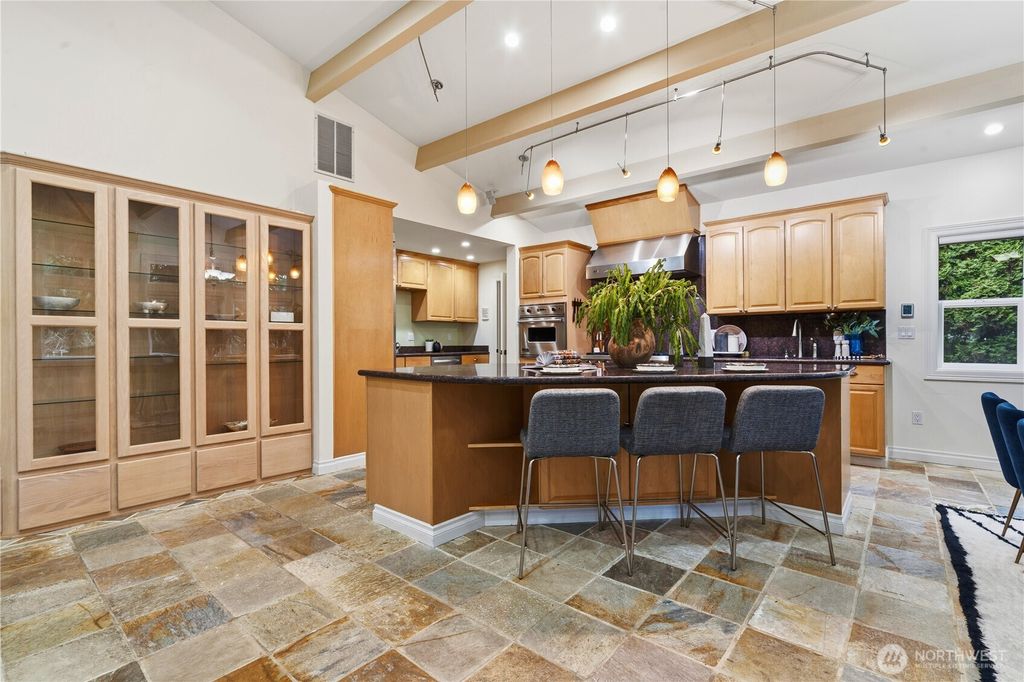 Photo of 16605 SE 34th St St, Bellevue, WA 98008 (MLS # 2481652)