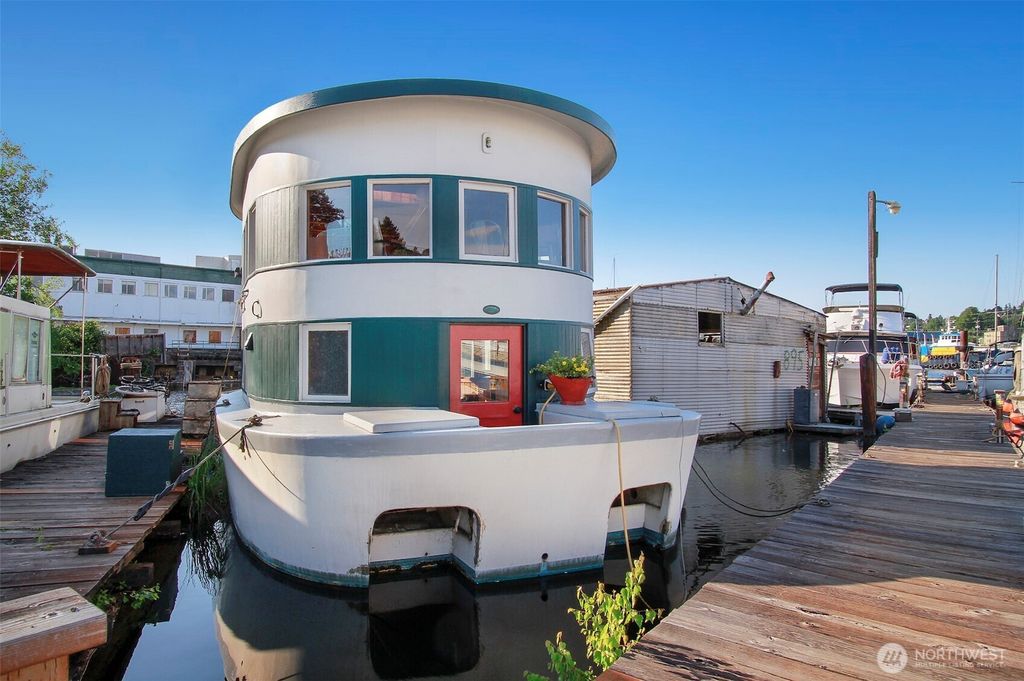 Photo of 624 W Ewing Street #3, Seattle, WA 98119 (MLS # 2339482)