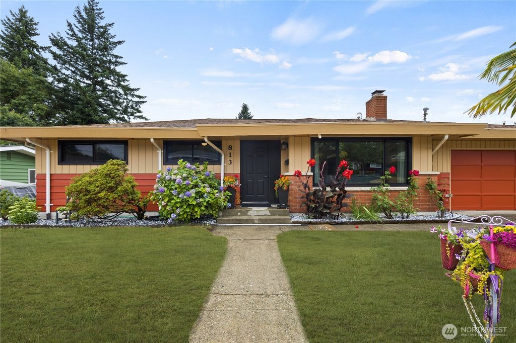 Photo of 813 Jefferson Avenue NE, Renton, WA 98056 (MLS # 2418953)
