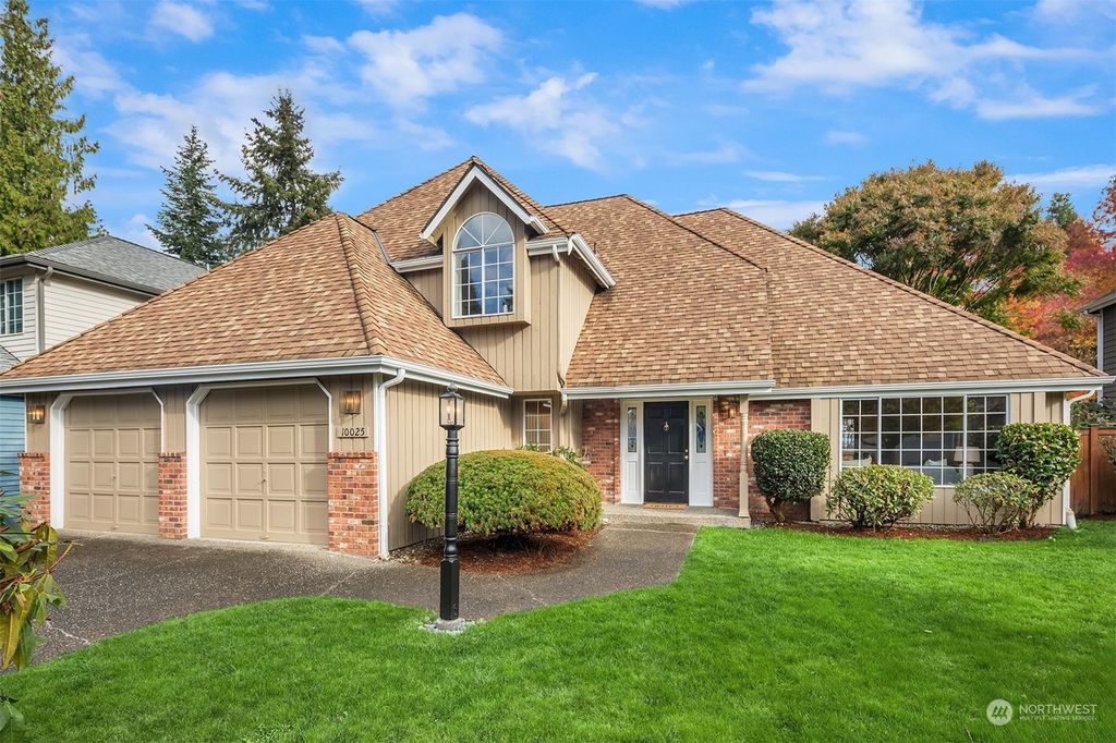 Photo of 10025 35th Avenue NE, Seattle, WA 98125 (MLS # 2296478)
