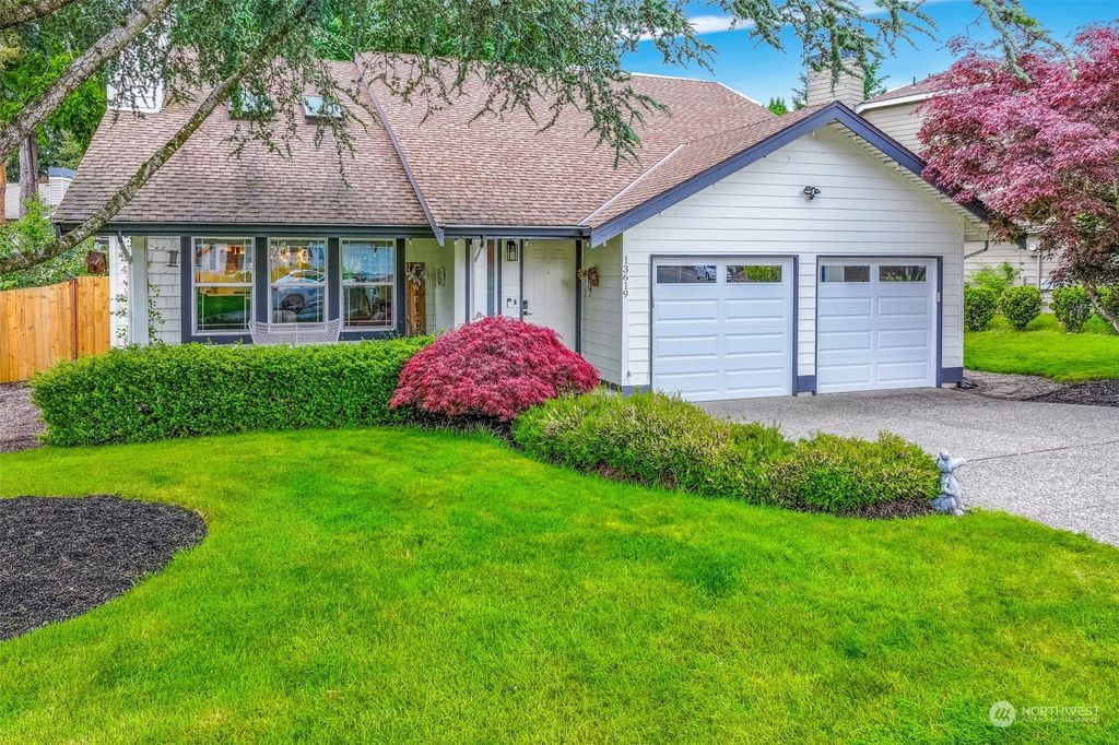 Photo of 13619 174th Avenue NE, Redmond, WA 98052 (MLS # 2245609)