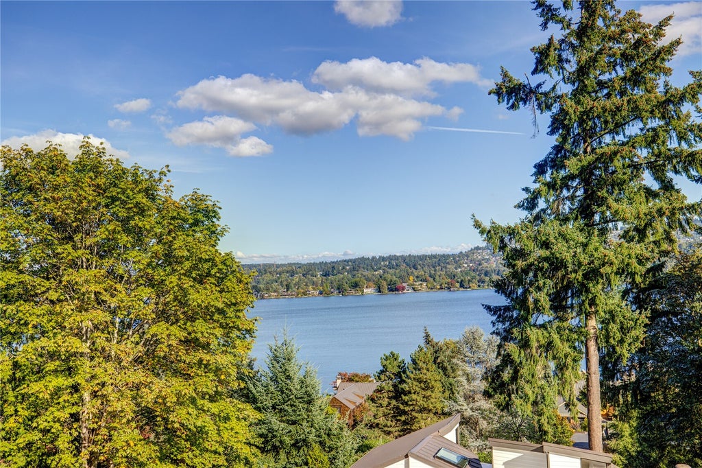 Photo of 4408 E Mercer Way, Mercer Island, WA 98040 (MLS # 2597982)