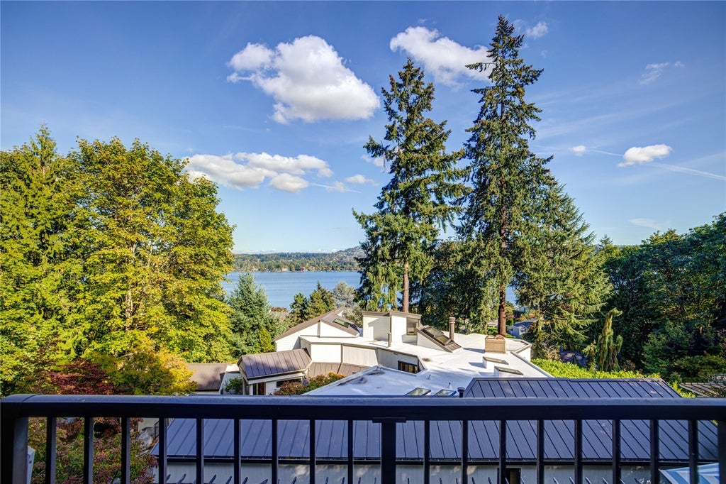 Photo of 4408 E Mercer Way, Mercer Island, WA 98040 (MLS # 2597982)