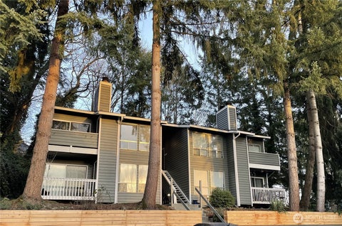 Photo of 16518 NE 85th Street, Redmond, WA 98052 (MLS # 2551793)