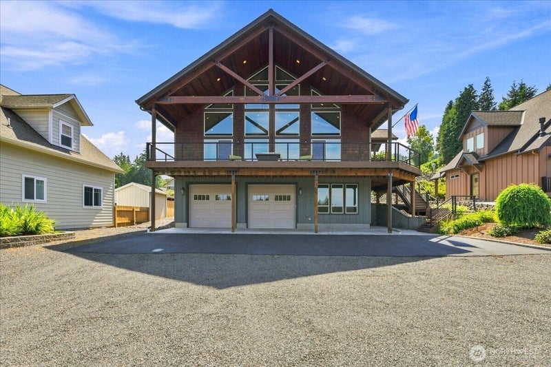 105 Lakeside Drive E