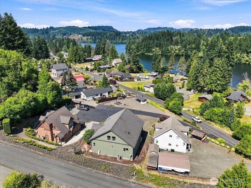 105 Lakeside Drive E