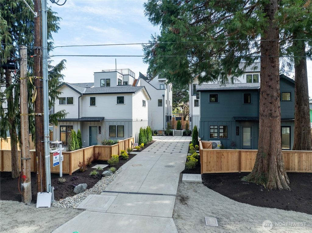 Photo of 13542 39th Avenue NE #C, Seattle, WA 98125 (MLS # 2359947)