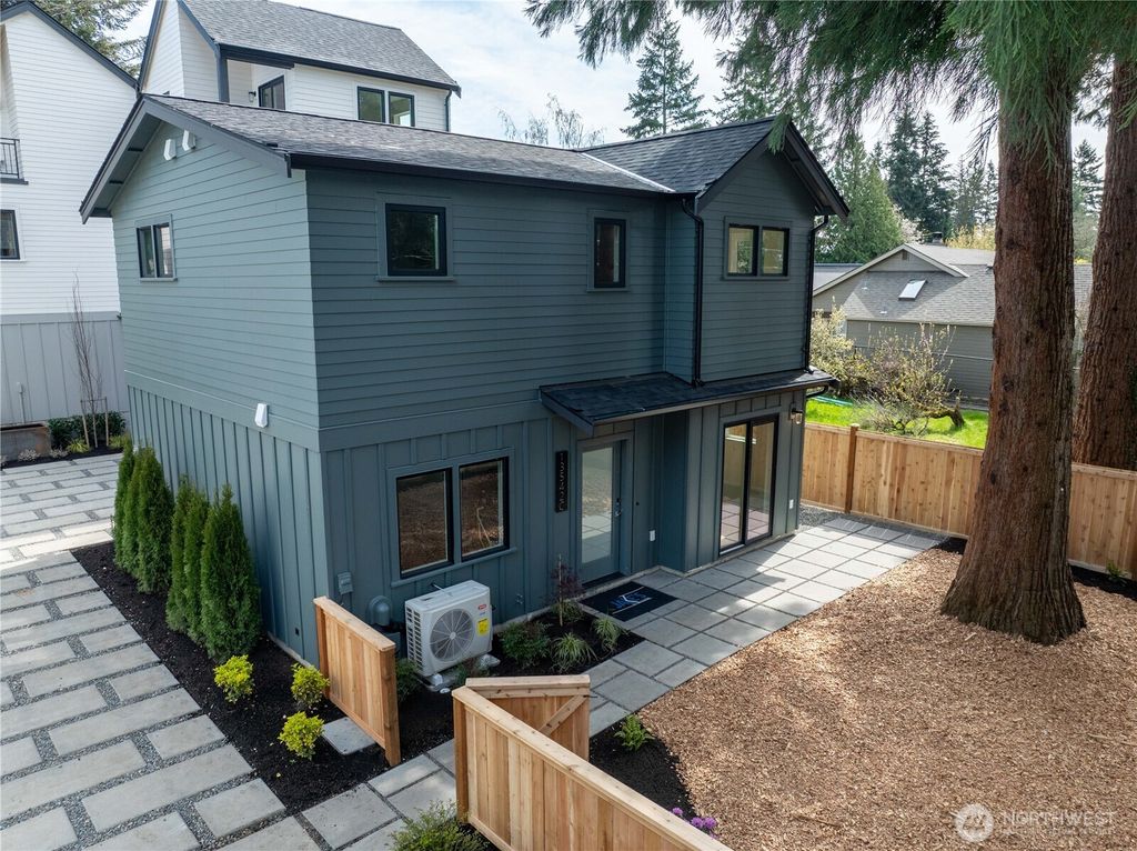Photo of 13542 39th Avenue NE #C, Seattle, WA 98125 (MLS # 2359947)