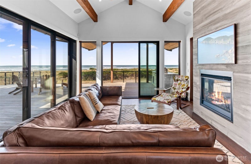 911 Dune Crest
