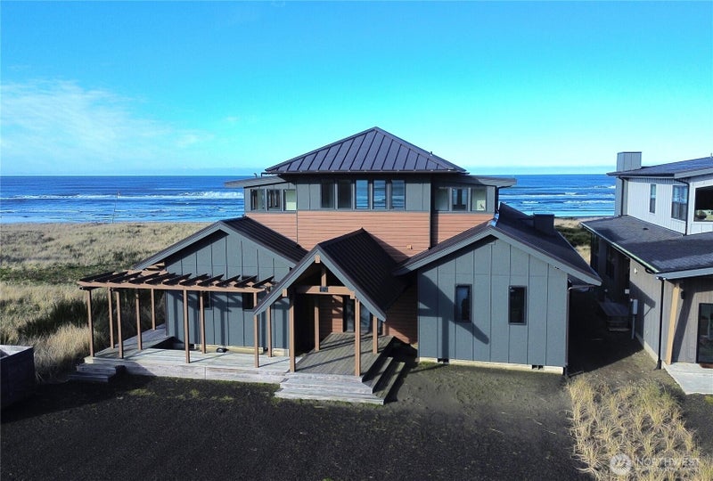 911 Dune Crest