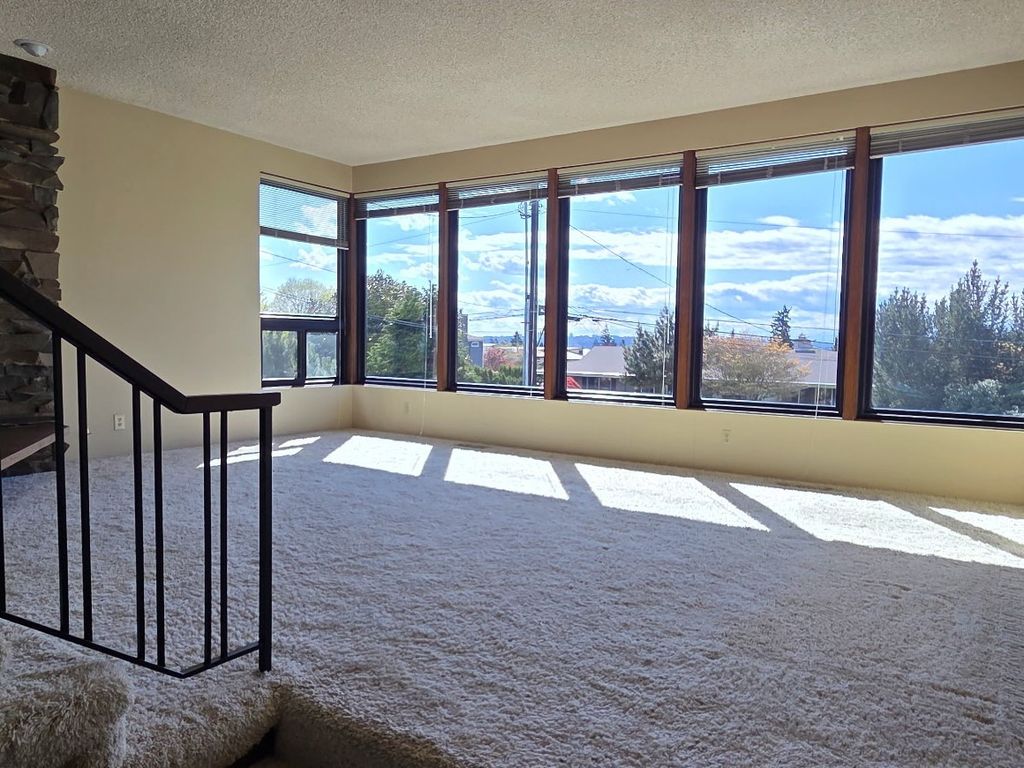 Photo of 6504 113th Avenue NE, Kirkland, WA 98033 (MLS # 2509848)