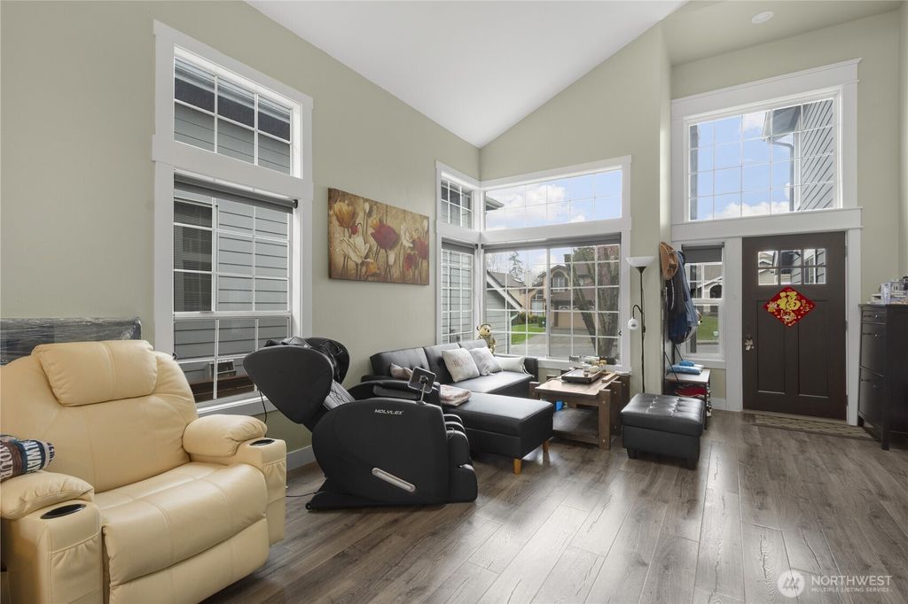 Photo of 913 S 32nd Street, Renton, WA 98055 (MLS # 2355155)