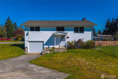 Photo of 17519 8th Avenue Ct S, Spanaway, WA 98387 (MLS # 2481203)