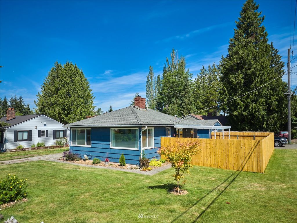 Photo of 2122 S 126th Street, Seattle, WA 98168 (MLS # 1963361)
