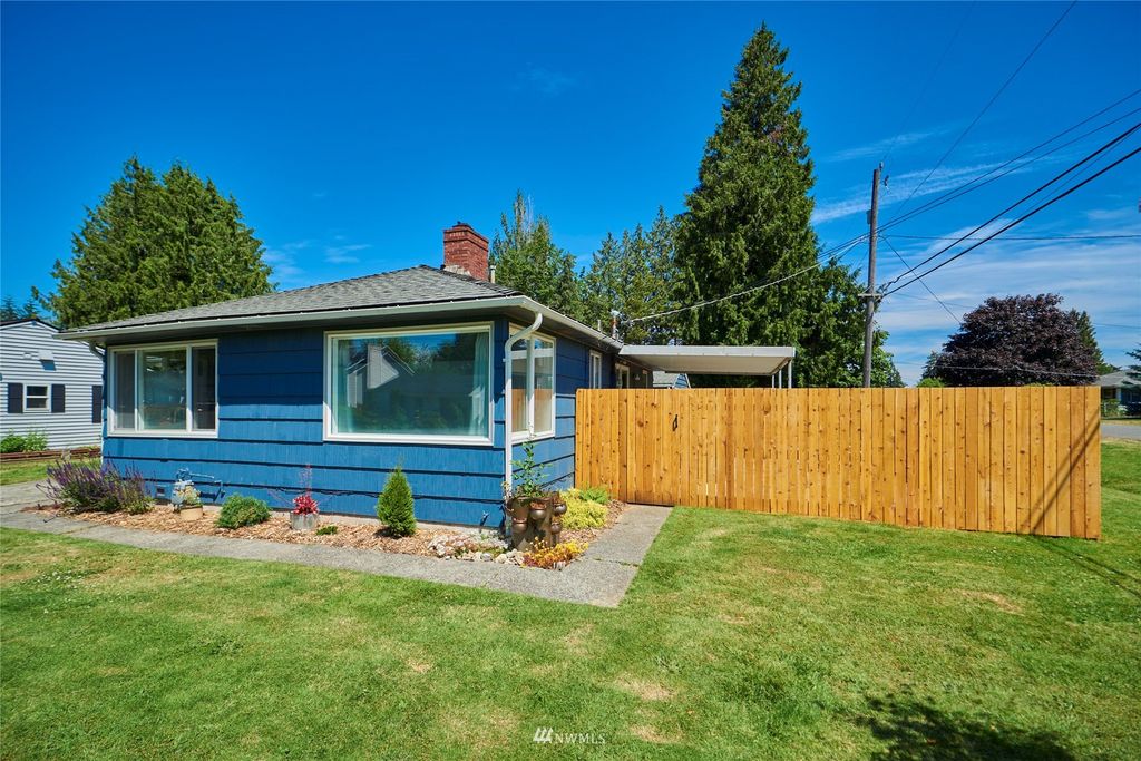 Photo of 2122 S 126th Street, Seattle, WA 98168 (MLS # 1963361)