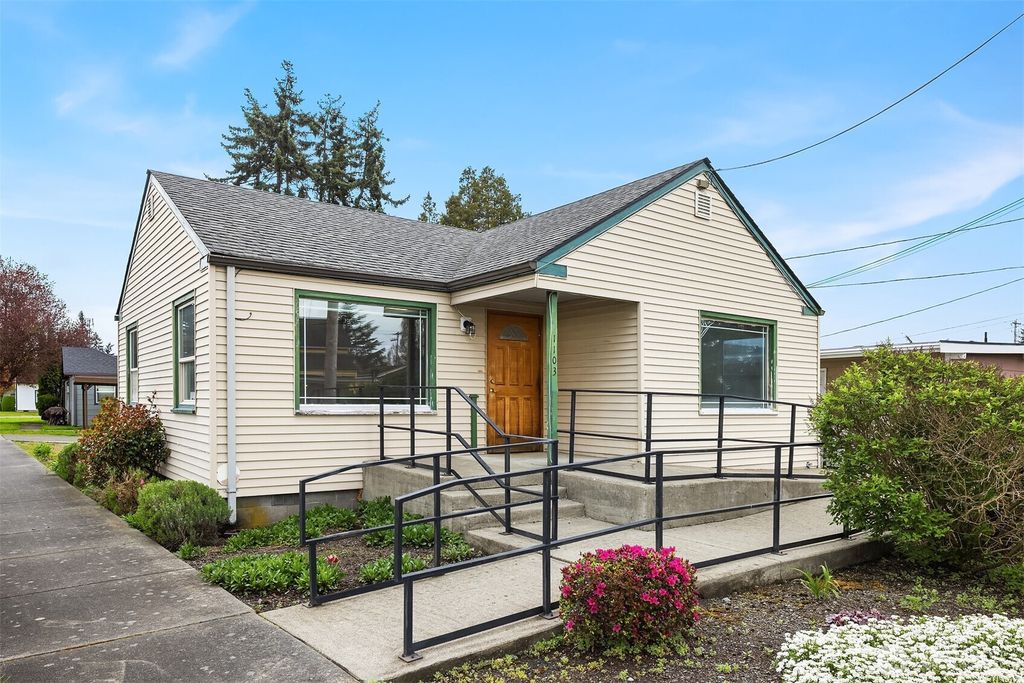 Photo of 1103 9th Street, Marysville, WA 98270 (MLS # 2513837)