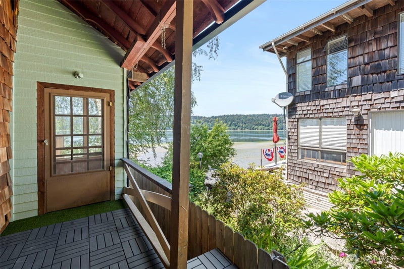 28243 Manzanita Beach Road SW
