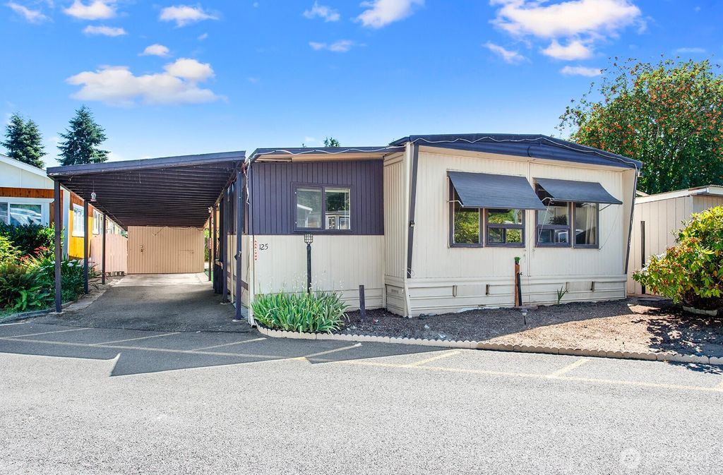 Photo of 14322 Admiralty Way Way #125, Lynnwood, WA 98087 (MLS # 2406943)