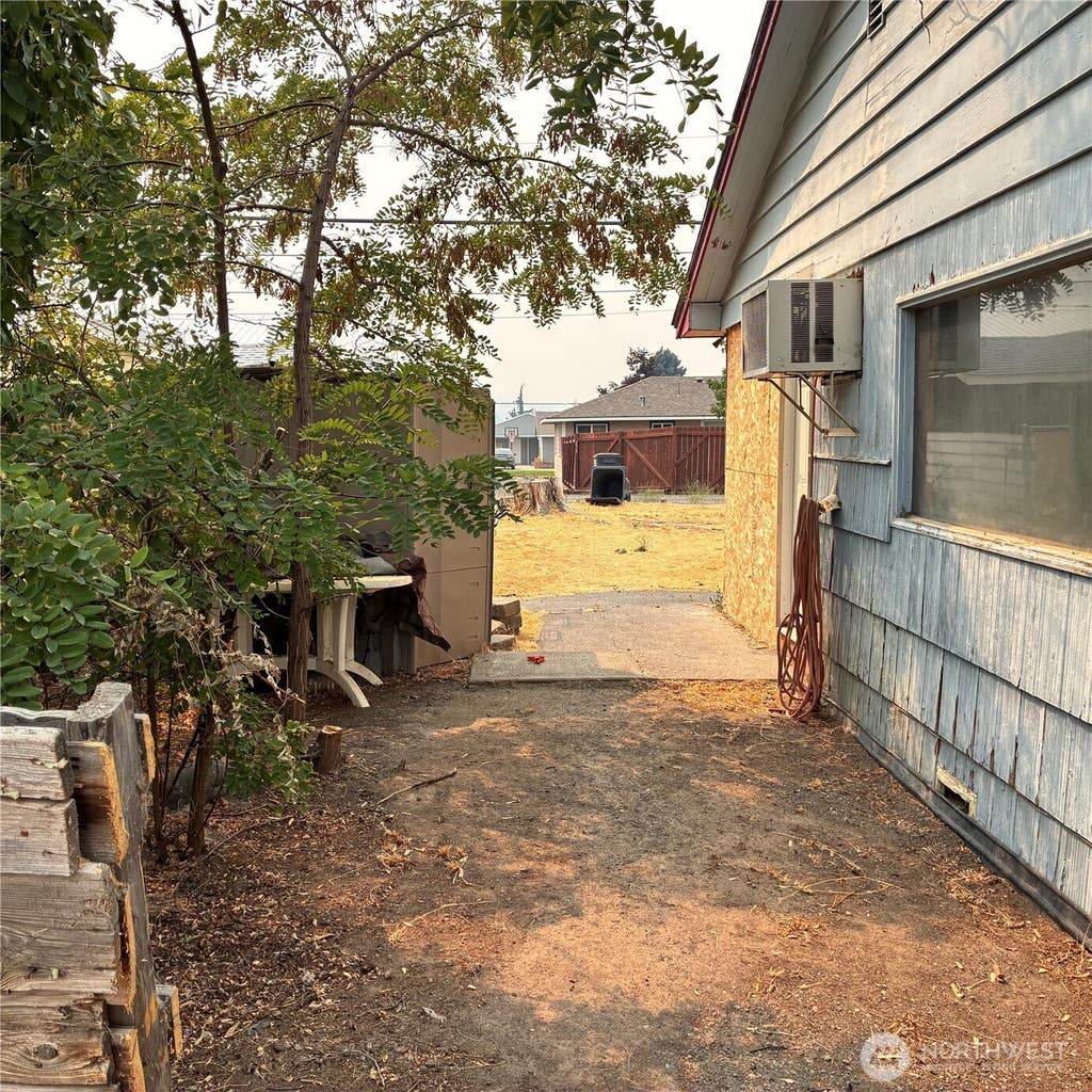 Photo of 239 NE H Street, Ephrata, WA 98823 (MLS # 2568332)