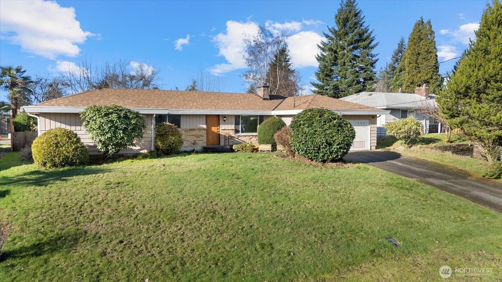 Photo of 18921 34th Avenue S, SeaTac, WA 98188 (MLS # 2468759)