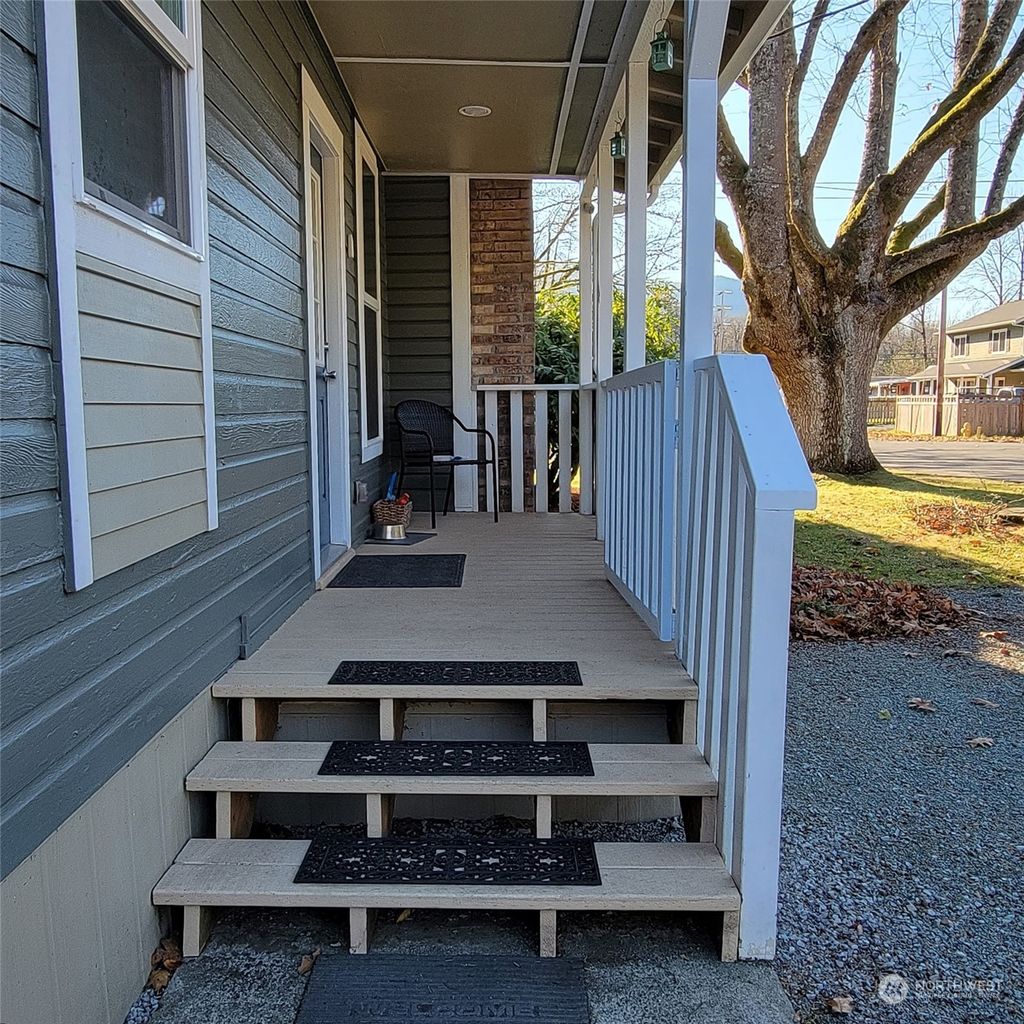 Photo of 703 Orchard Avenue, Gold Bar, WA 98251 (MLS # 2013240)