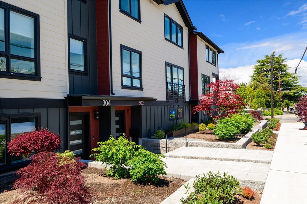 Photo of 304 6th Avenue S, Edmonds, WA 98020 (MLS # 2242518)