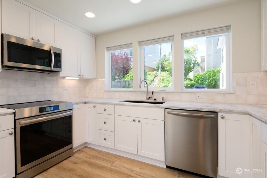 Photo of 304 6th Avenue S, Edmonds, WA 98020 (MLS # 2242518)