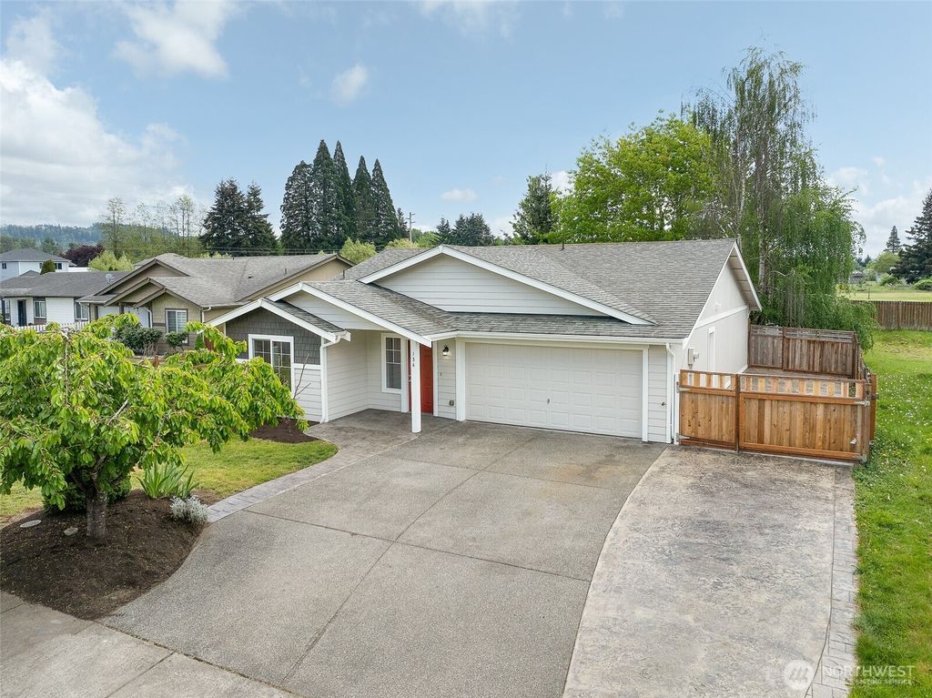 Photo of 134 5th Avenue SE, Pacific, WA 98047 (MLS # 2520355)