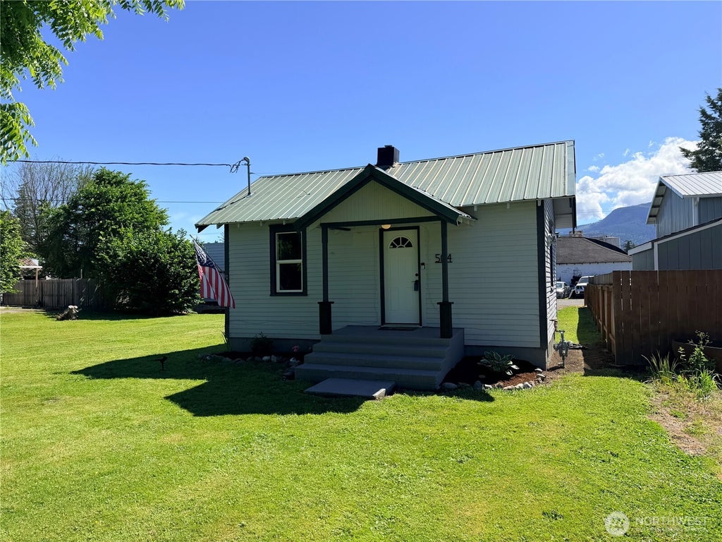 Photo of 504 W 1st Street, Nooksack, WA 98276 (MLS # 2538036)