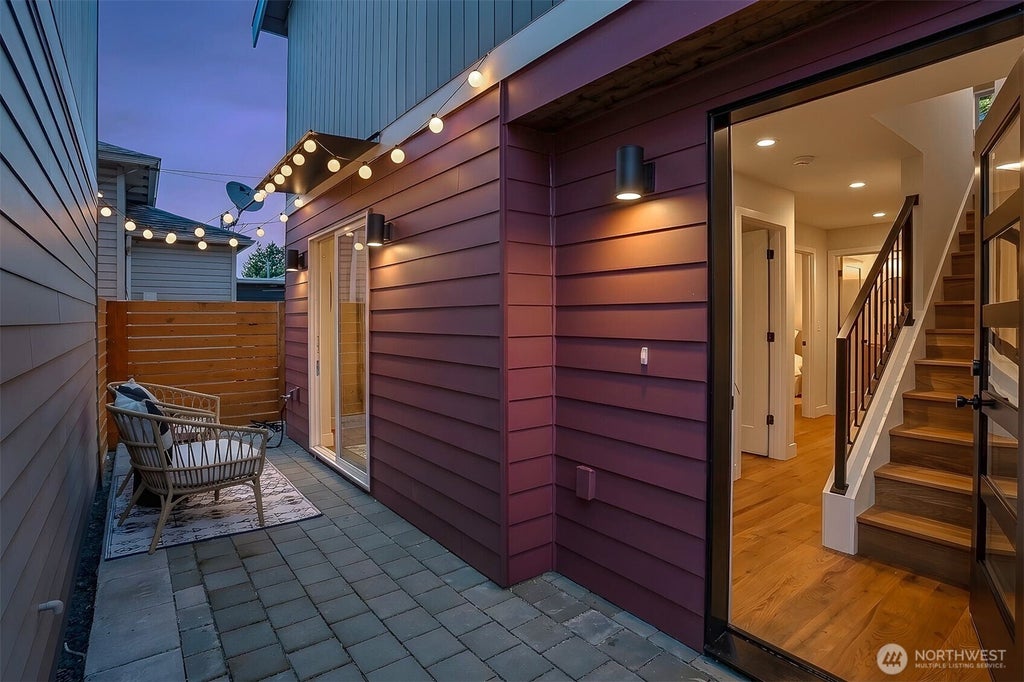 Photo of 2412 Queen Anne Avenue N, Seattle, WA 98119 (MLS # 2556901)