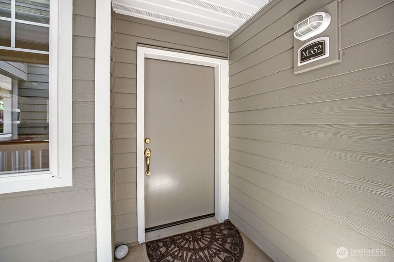 18501 SE Newport Way M352