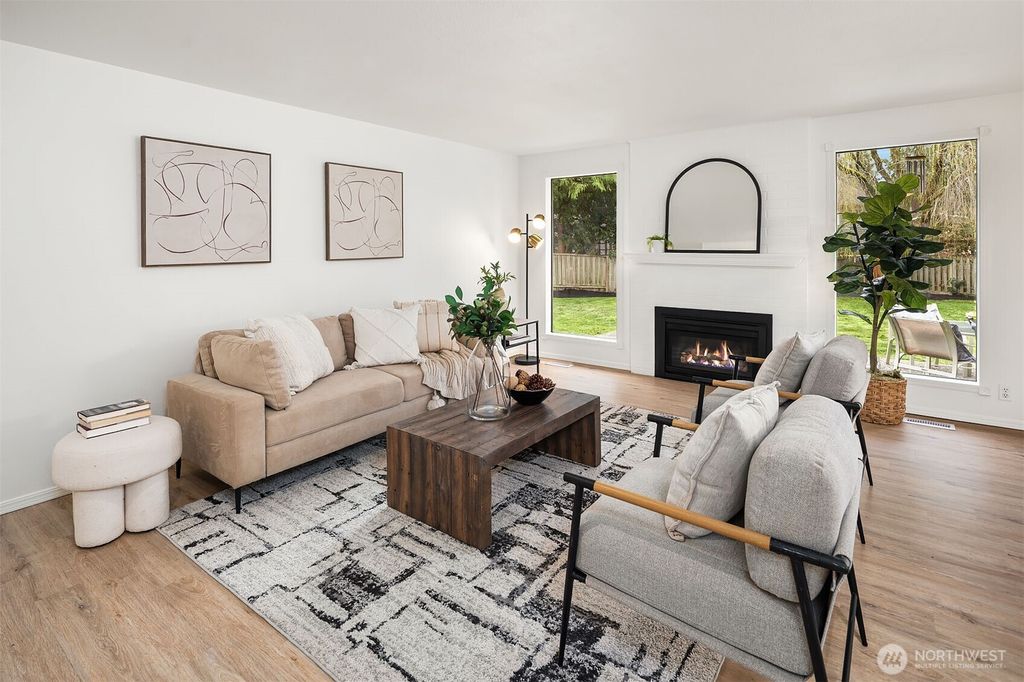 Photo of 10256 NE 118th Place, Kirkland, WA 98034 (MLS # 2490567)