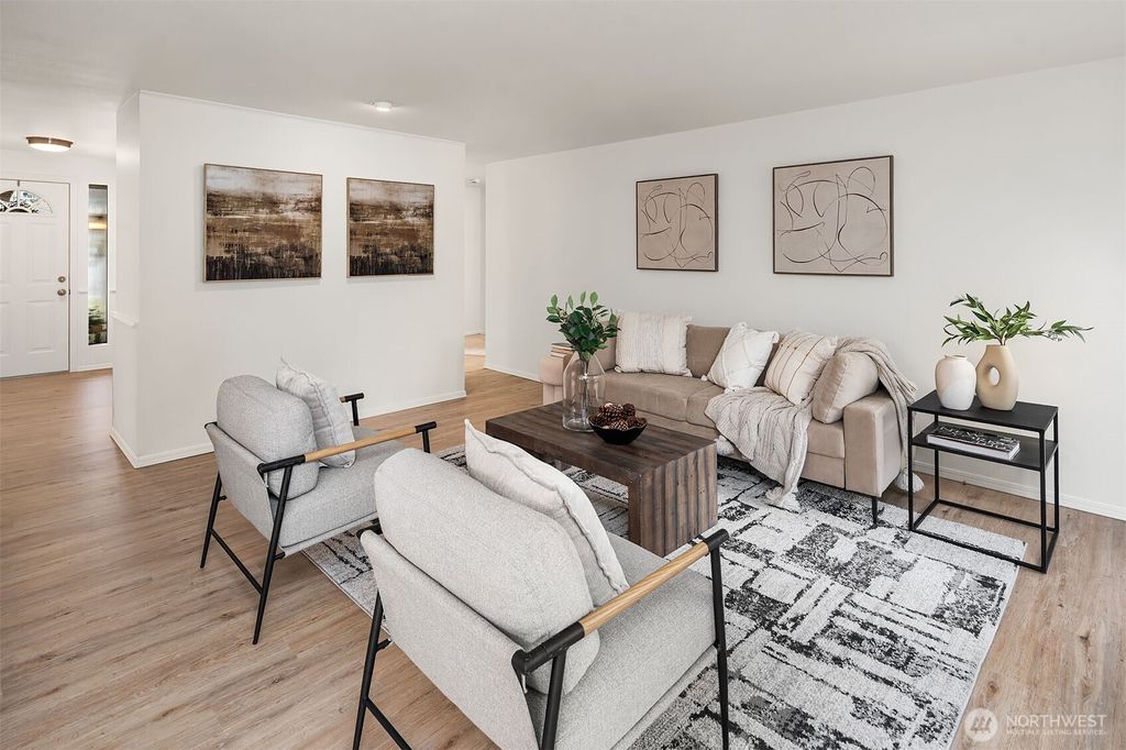 Photo of 10256 NE 118th Place, Kirkland, WA 98034 (MLS # 2490567)