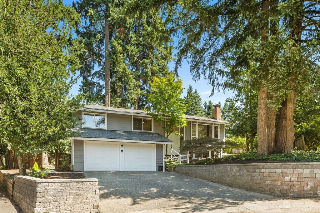 Photo of 16750 NE 103rd Place, Redmond, WA 98052 (MLS # 2138914)
