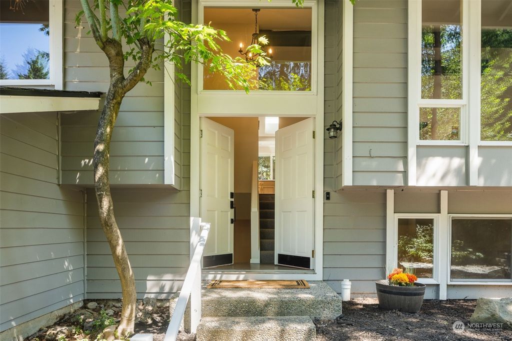 Photo of 16750 NE 103rd Place, Redmond, WA 98052 (MLS # 2138914)